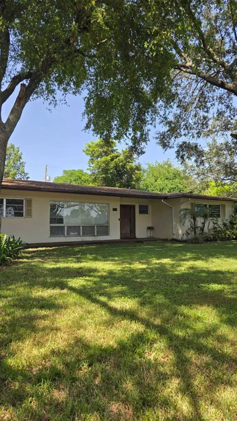 4511 E Country Club Circle
