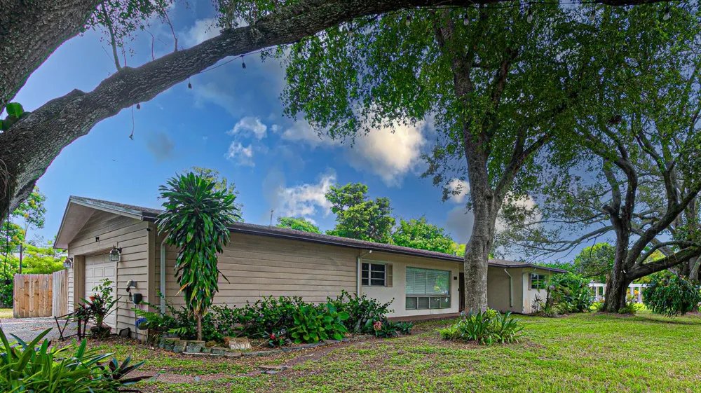 4511 E Country Club Circle Plantation, FL 33317
