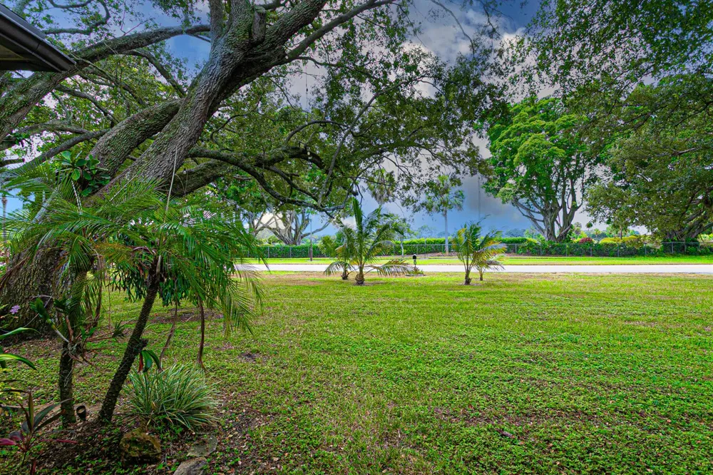4511 E Country Club Circle Plantation, FL 33317