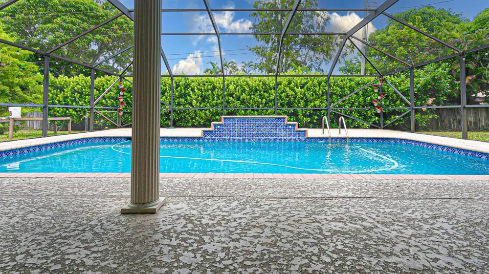 4511 E Country Club Circle Plantation, FL 33317