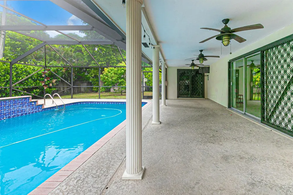 4511 E Country Club Circle Plantation, FL 33317