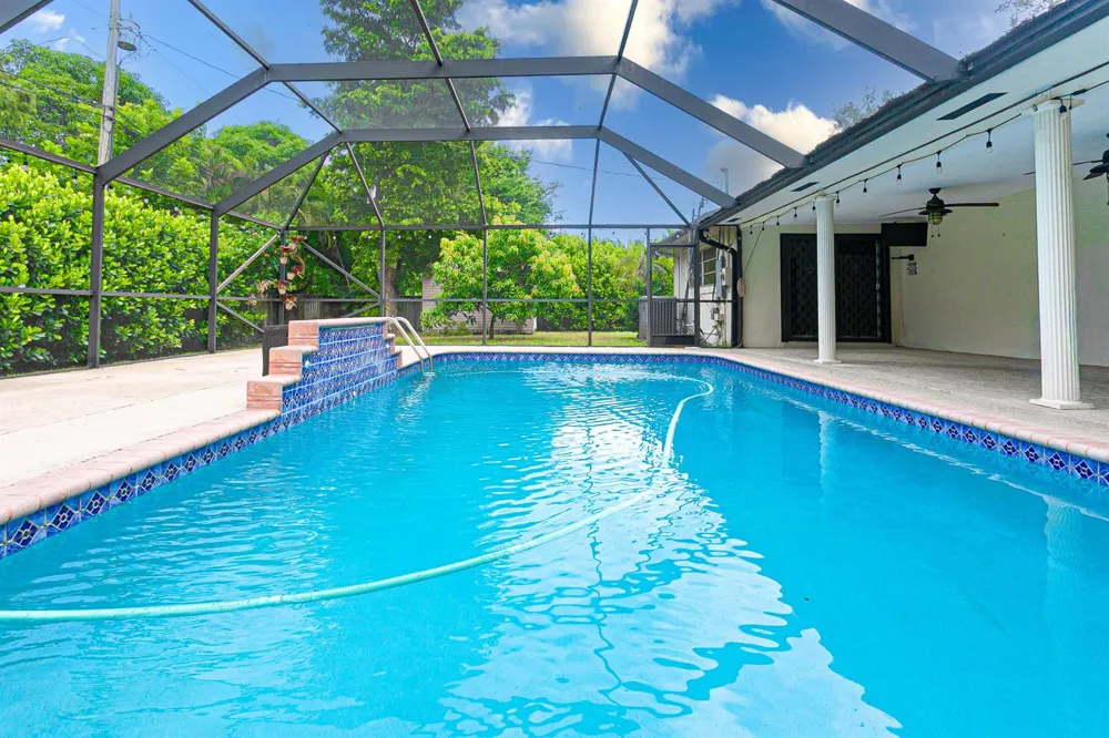 4511 E Country Club Circle Plantation, FL 33317