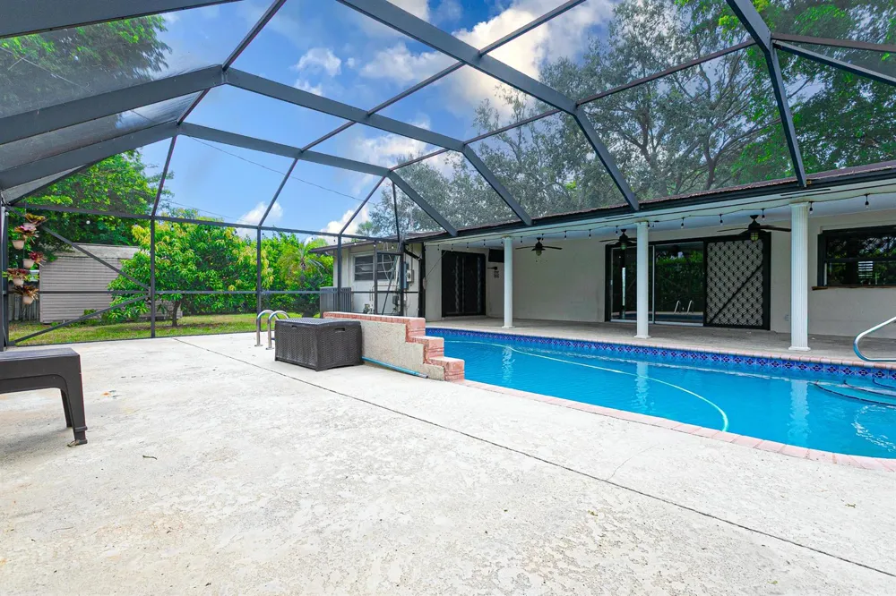 4511 E Country Club Circle Plantation, FL 33317