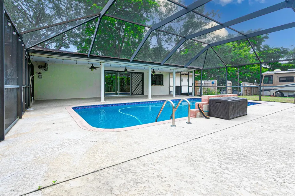 4511 E Country Club Circle Plantation, FL 33317