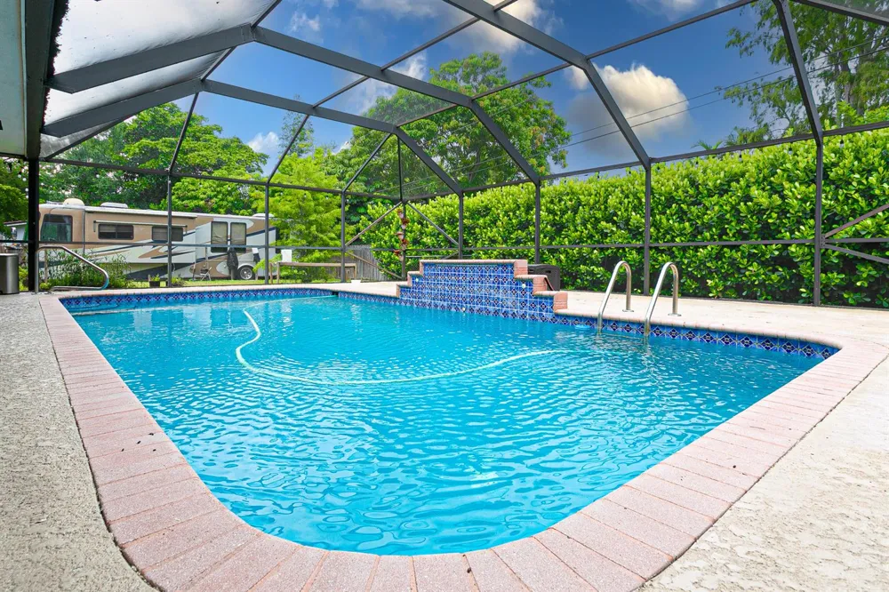 4511 E Country Club Circle Plantation, FL 33317