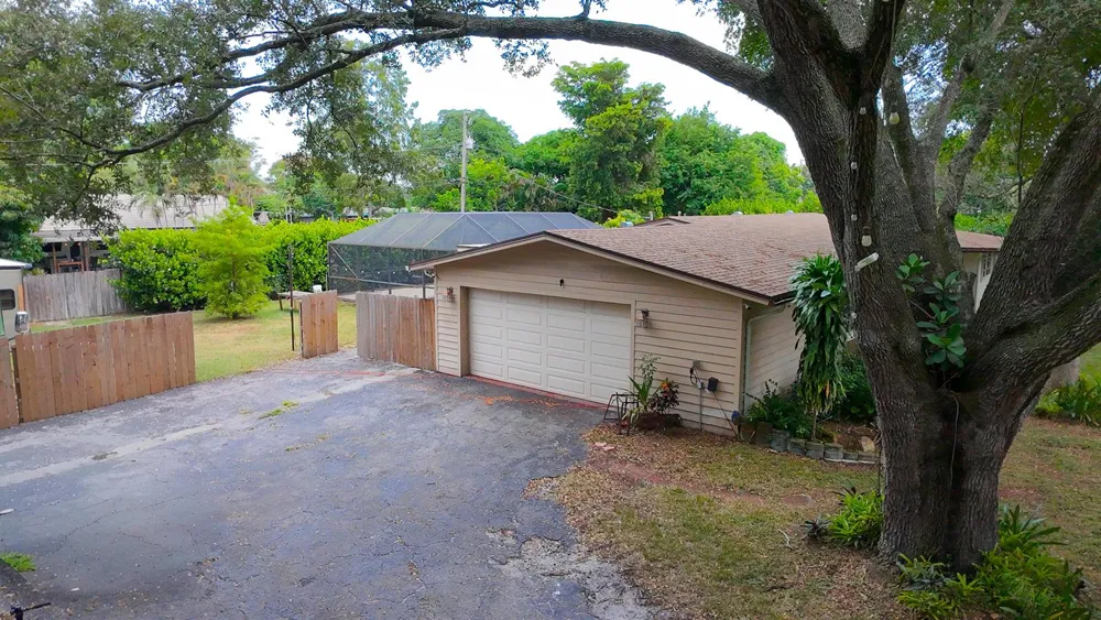 4511 E Country Club Circle Plantation, FL 33317