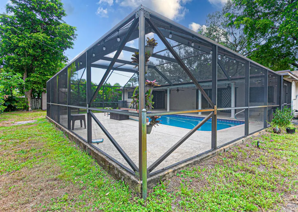 4511 E Country Club Circle Plantation, FL 33317