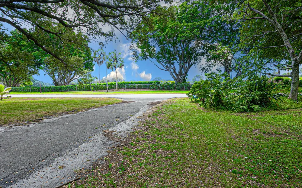 4511 E Country Club Circle Plantation, FL 33317