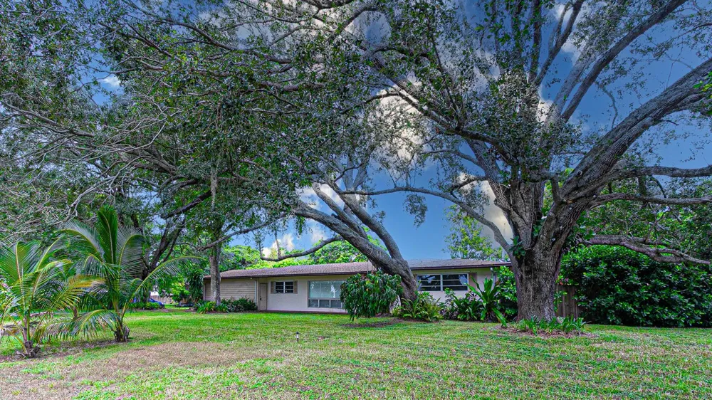 4511 E Country Club Circle Plantation, FL 33317