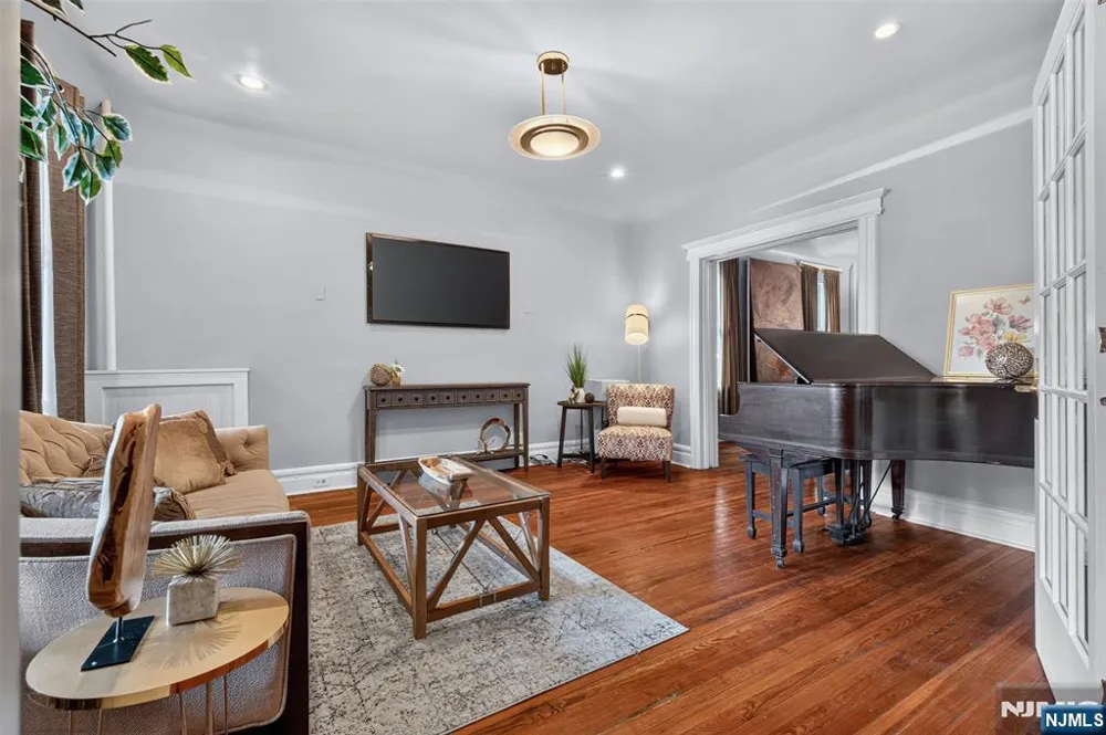 11 Stengel Avenue Newark, NJ 07112