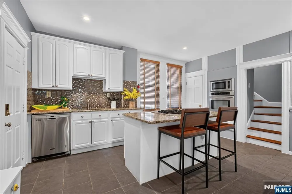 11 Stengel Avenue Newark, NJ 07112