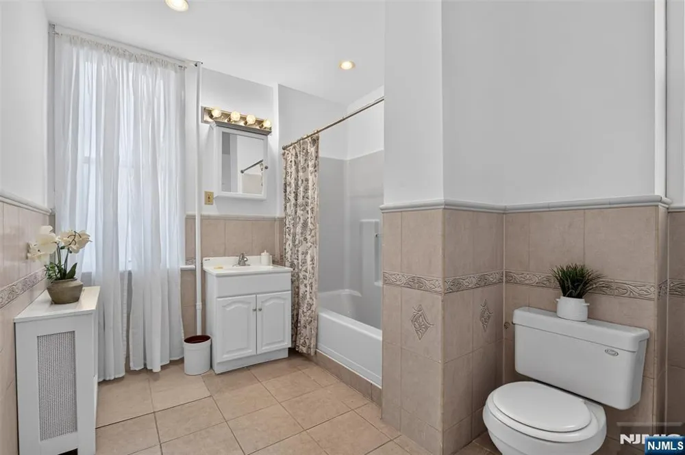 11 Stengel Avenue Newark, NJ 07112