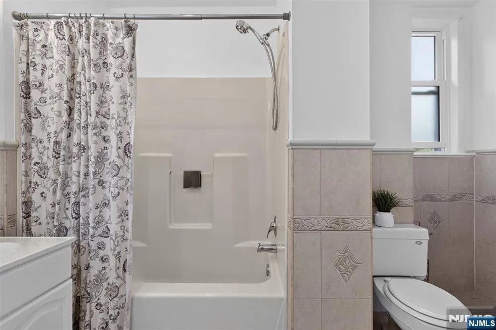 11 Stengel Avenue Newark, NJ 07112