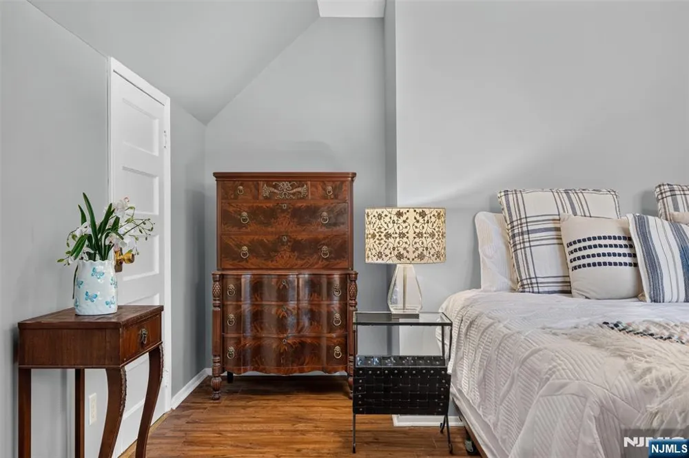 11 Stengel Avenue Newark, NJ 07112