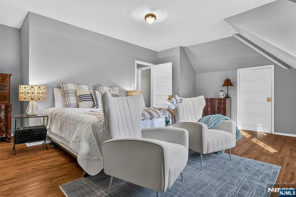 11 Stengel Avenue Newark, NJ 07112
