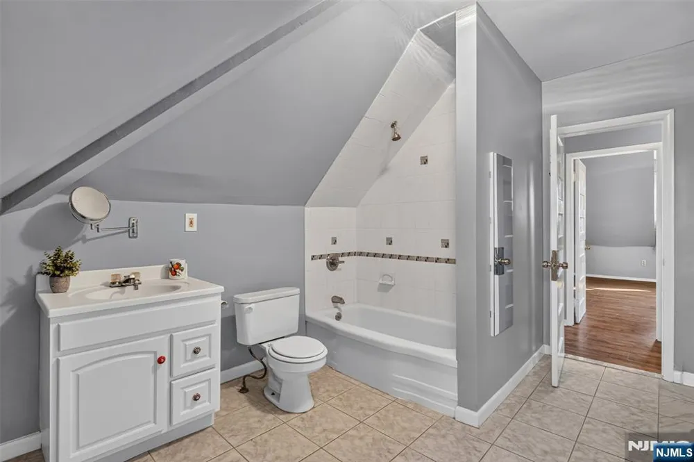11 Stengel Avenue Newark, NJ 07112