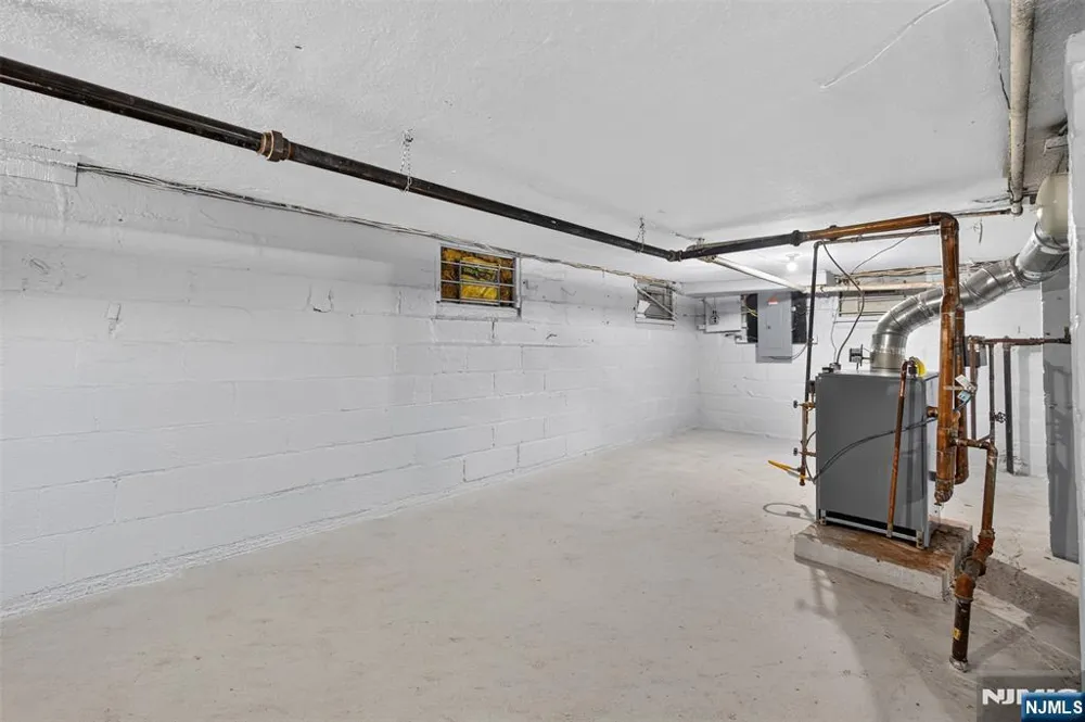 11 Stengel Avenue Newark, NJ 07112
