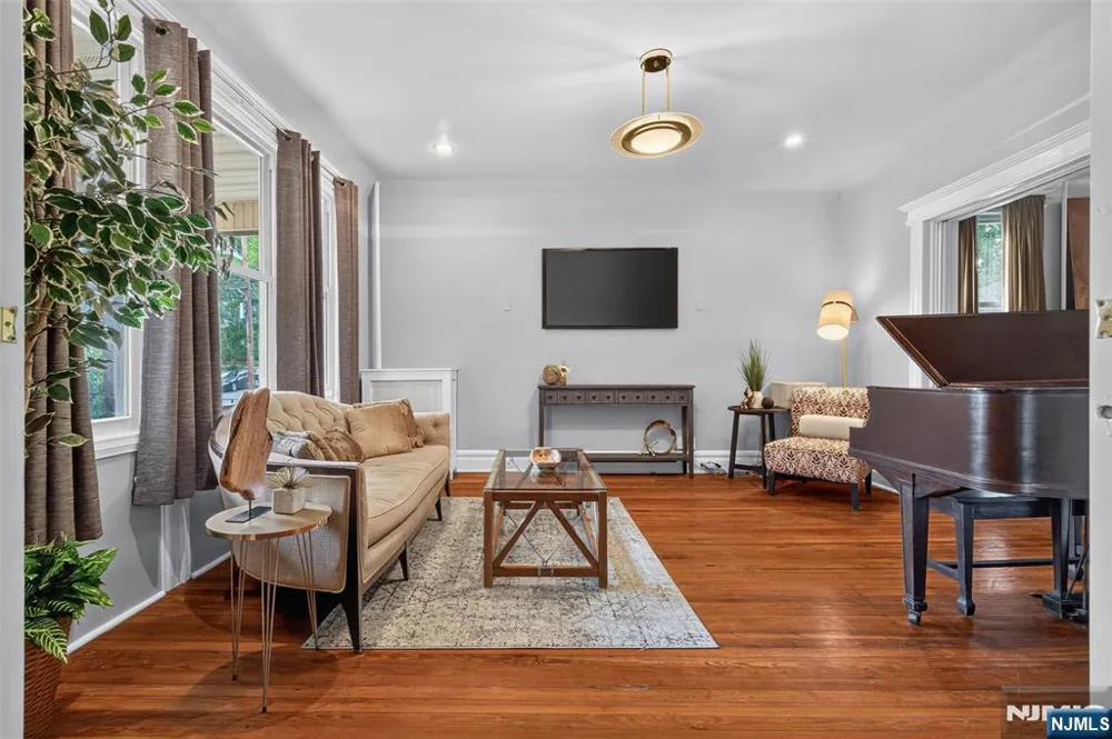 11 Stengel Avenue Newark, NJ 07112