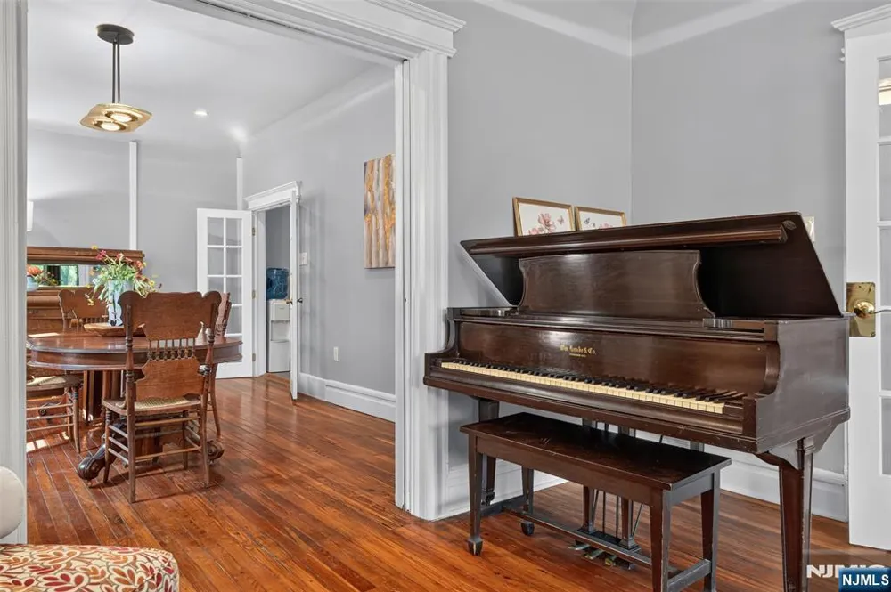 11 Stengel Avenue Newark, NJ 07112