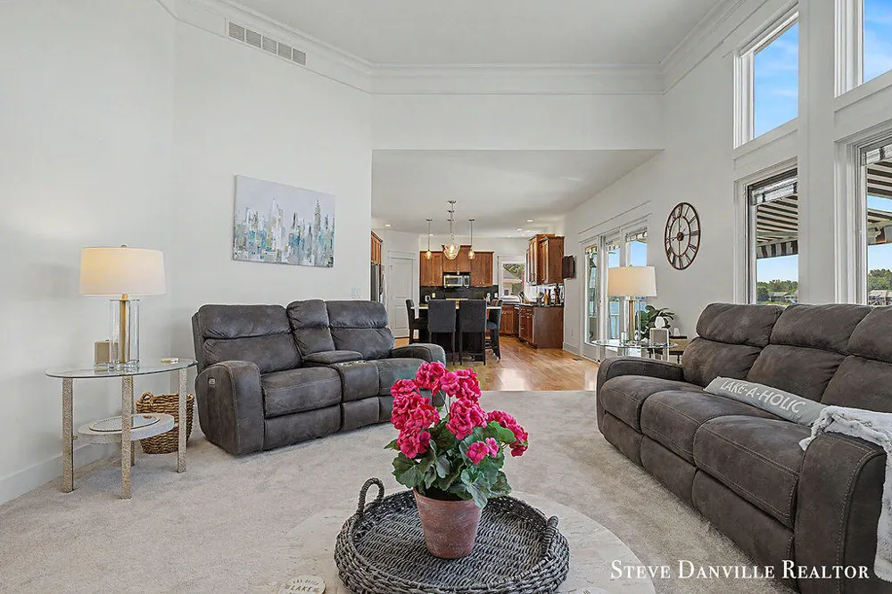 9121 24th Avenue Jenison, MI 49428