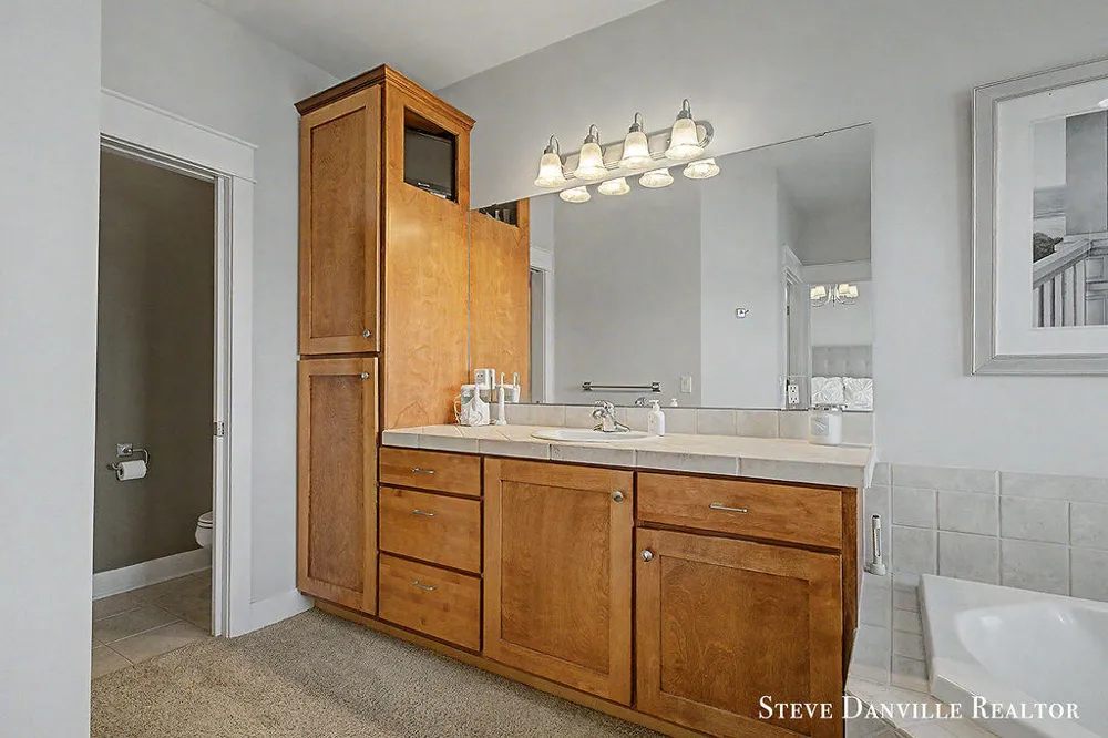 9121 24th Avenue Jenison, MI 49428