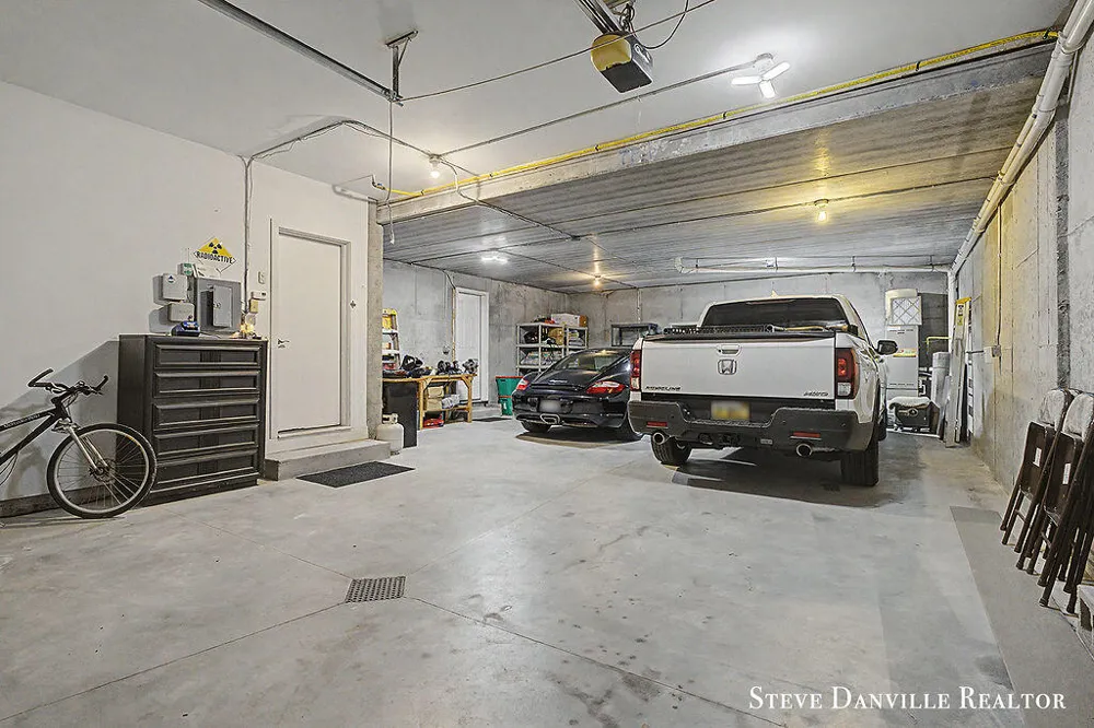 9121 24th Avenue Jenison, MI 49428