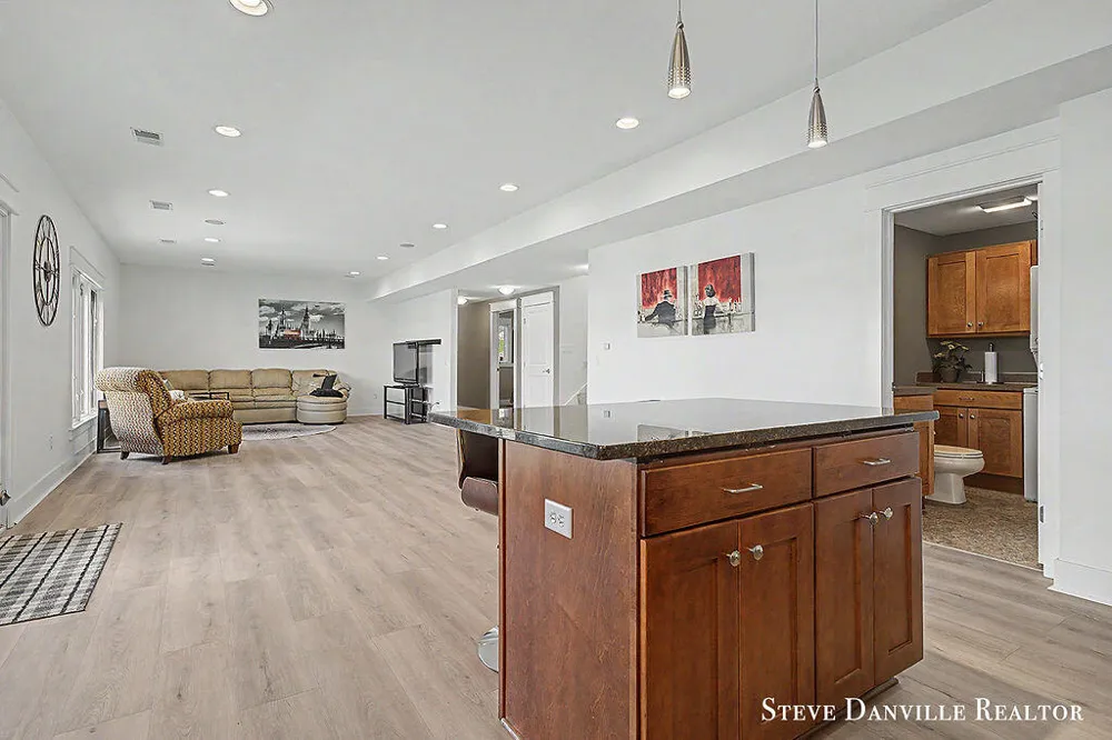 9121 24th Avenue Jenison, MI 49428