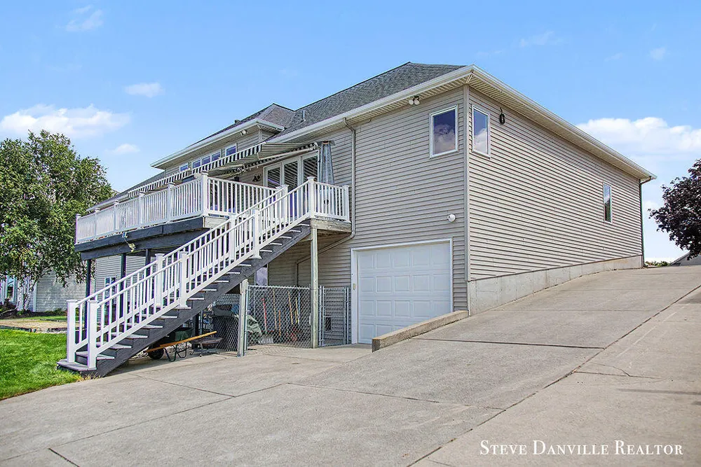 9121 24th Avenue Jenison, MI 49428