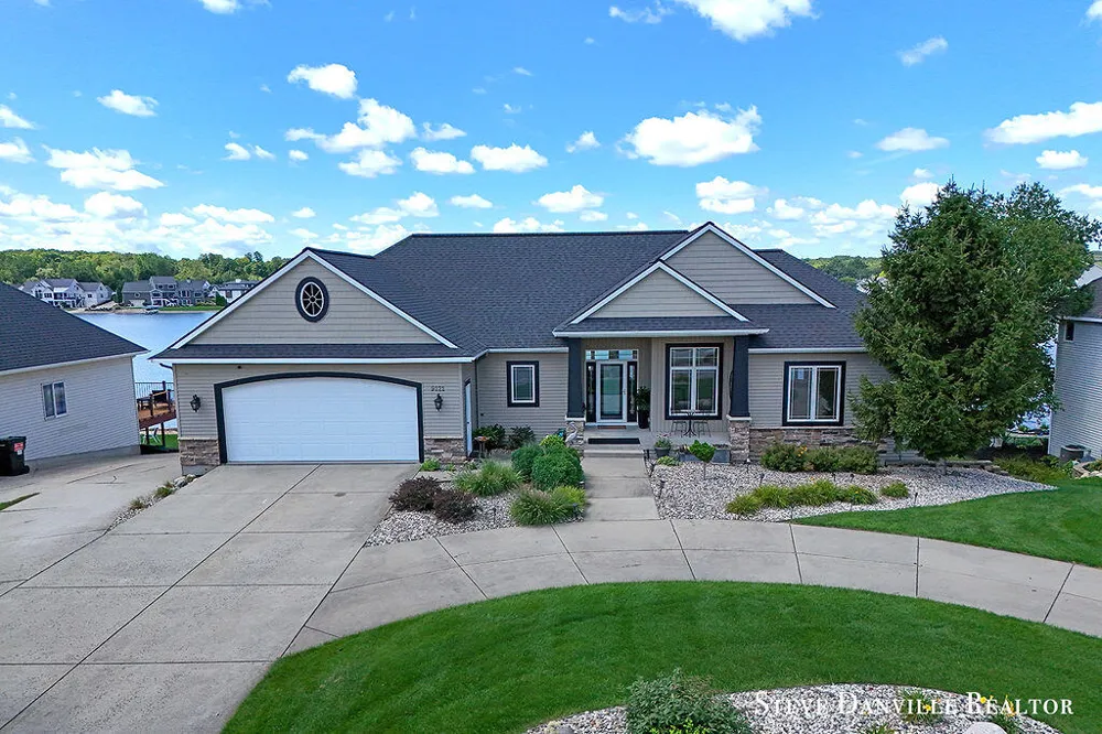 9121 24th Avenue Jenison, MI 49428
