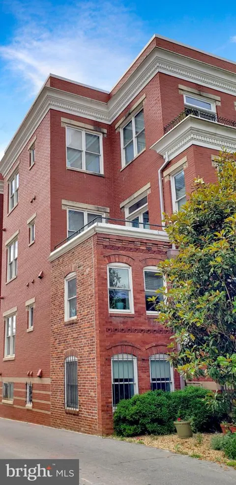 326 8TH STREET NE #302