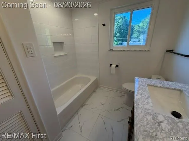 971 Canterbury Road Grosse Pointe Woods City, MI 48236