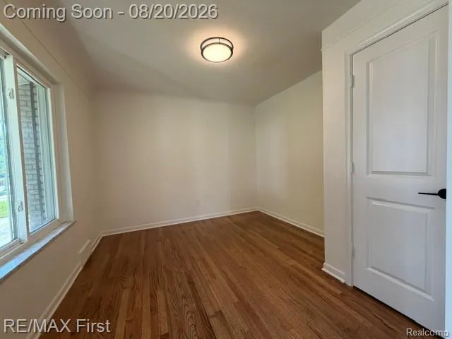 971 Canterbury Road Grosse Pointe Woods City, MI 48236
