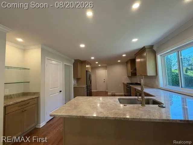 971 Canterbury Road Grosse Pointe Woods City, MI 48236