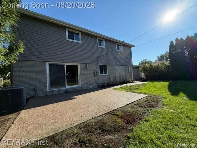 971 Canterbury Road Grosse Pointe Woods City, MI 48236