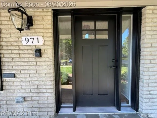 971 Canterbury Road Grosse Pointe Woods City, MI 48236