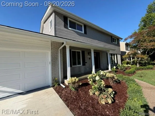 971 Canterbury Road Grosse Pointe Woods City, MI 48236