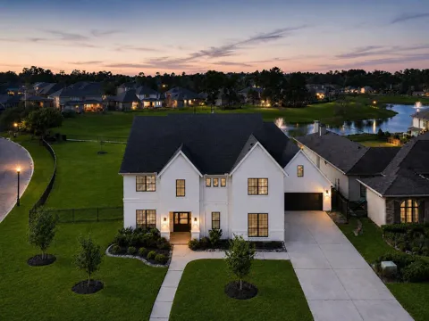 4903 Lagos Lagoon Court