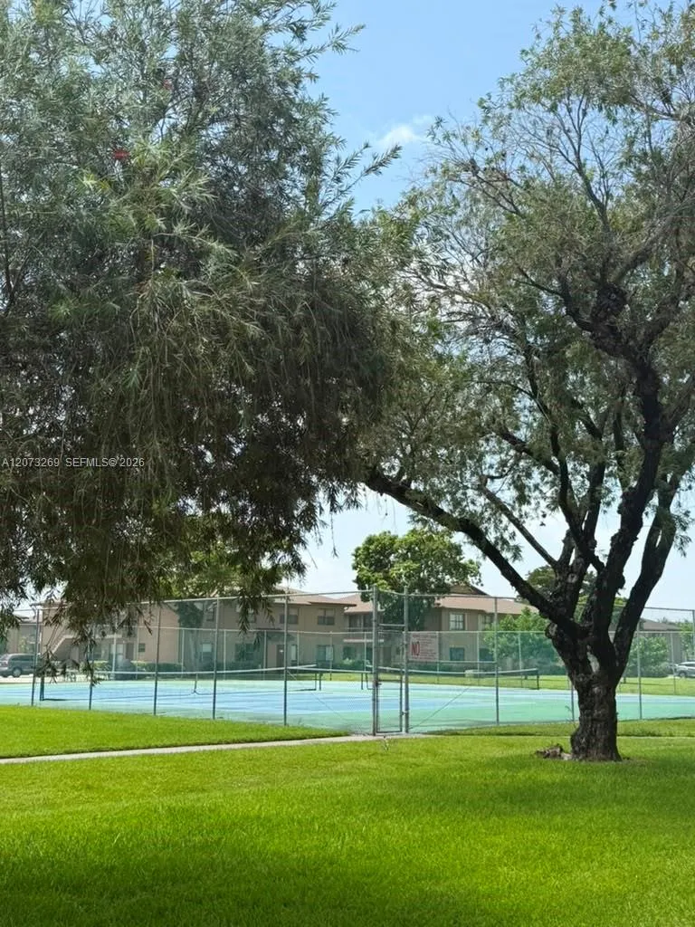 10020 Winding Lake Rd #104 Sunrise, FL 33351
