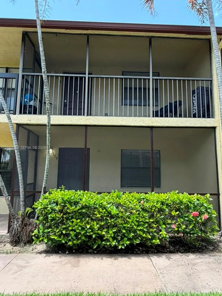 10020 Winding Lake Rd #104 Sunrise, FL 33351