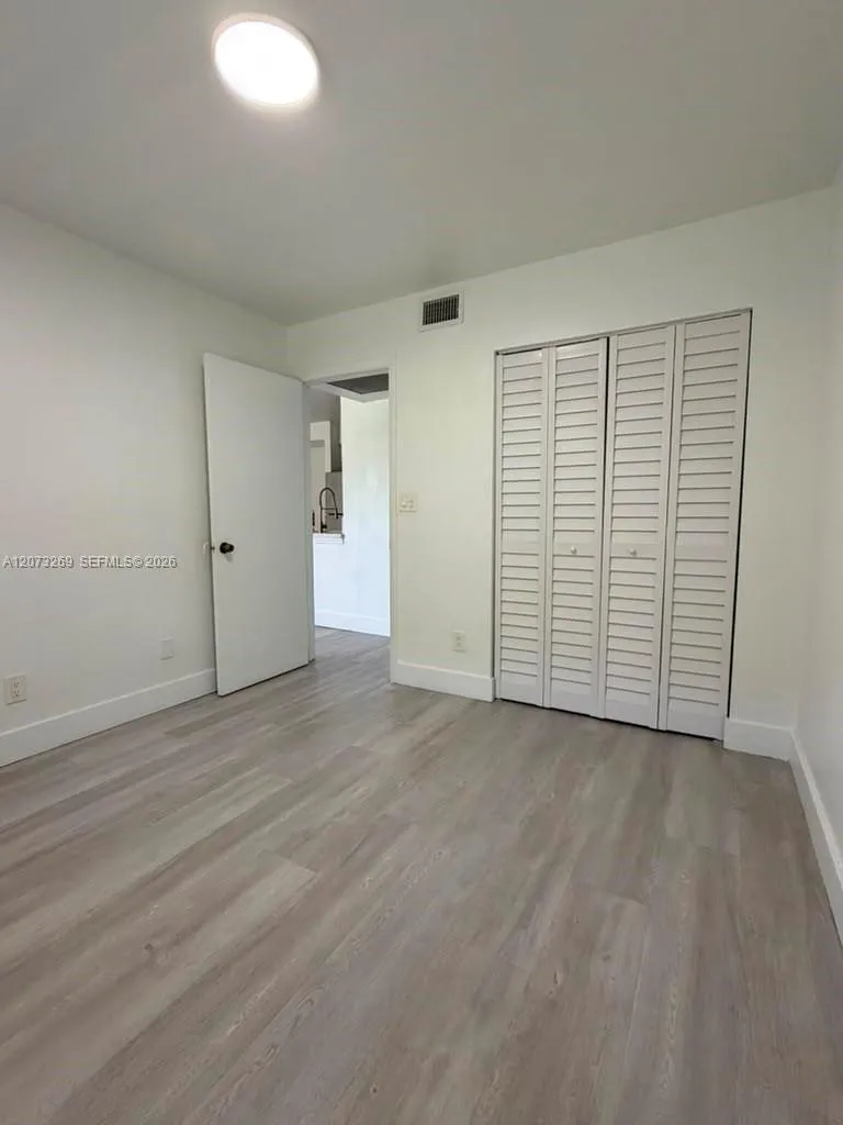 10020 Winding Lake Rd #104 Sunrise, FL 33351