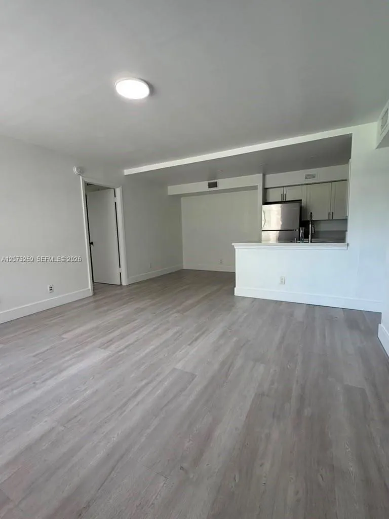 10020 Winding Lake Rd #104 Sunrise, FL 33351