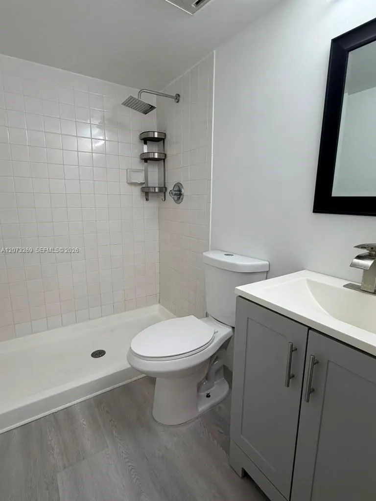10020 Winding Lake Rd #104 Sunrise, FL 33351