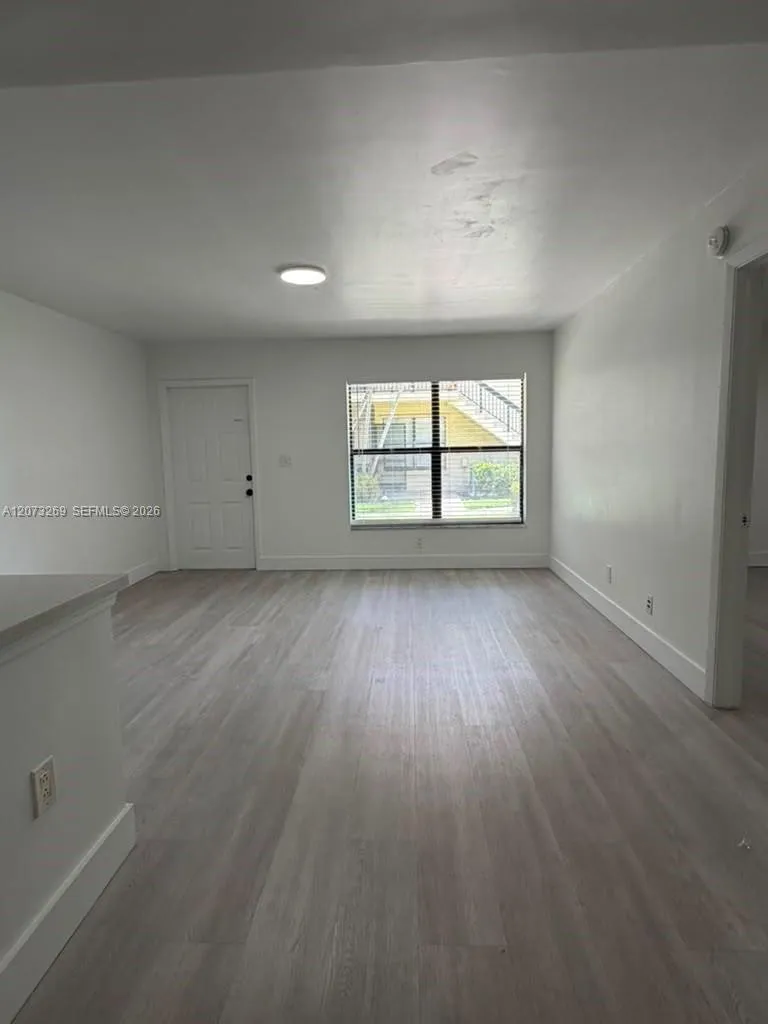 10020 Winding Lake Rd #104 Sunrise, FL 33351