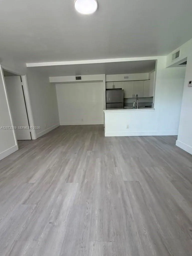10020 Winding Lake Rd #104 Sunrise, FL 33351