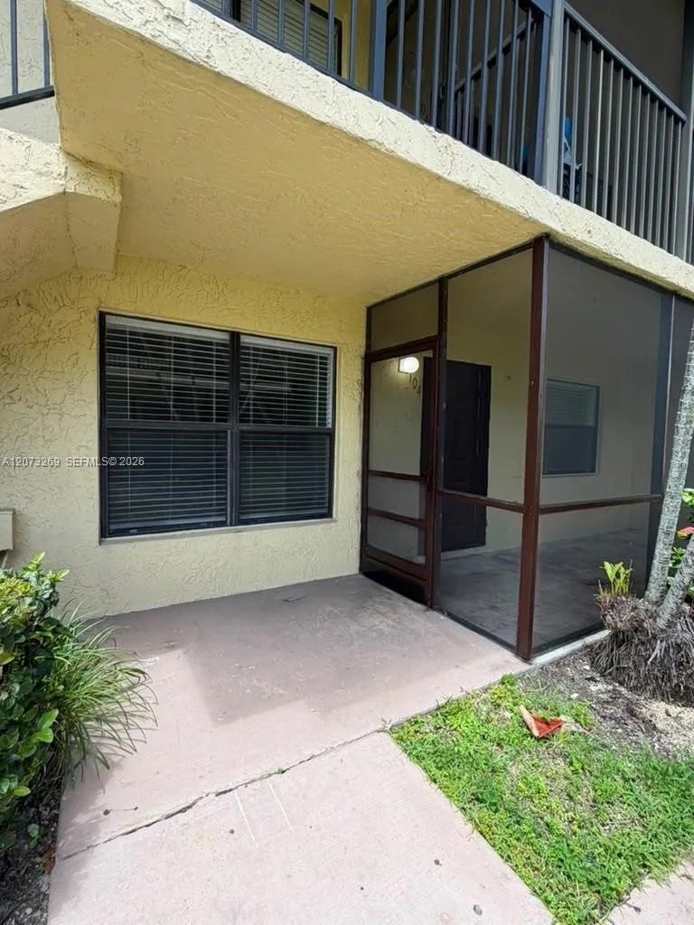 10020 Winding Lake Rd #104 Sunrise, FL 33351