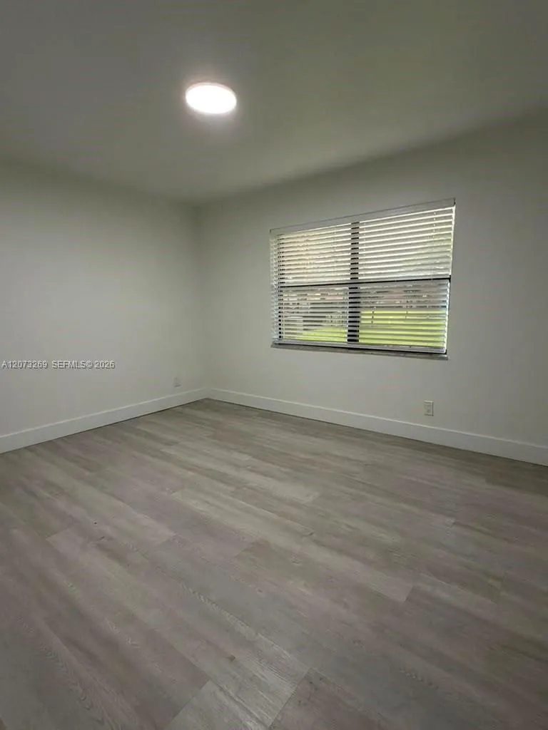 10020 Winding Lake Rd #104 Sunrise, FL 33351