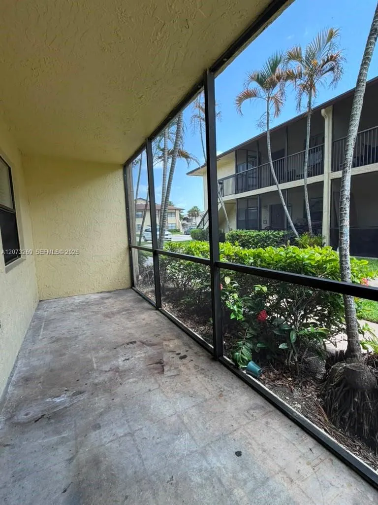 10020 Winding Lake Rd #104 Sunrise, FL 33351