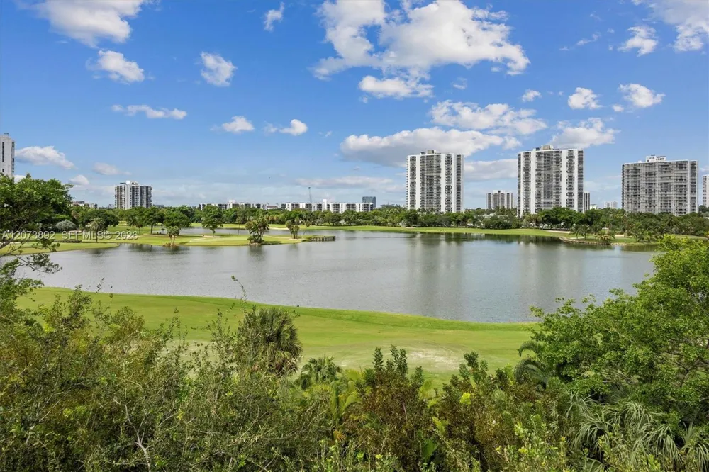 20000 E Country Club Dr #302 Aventura, FL 33180