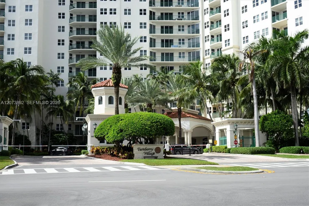 20000 E Country Club Dr #302 Aventura, FL 33180