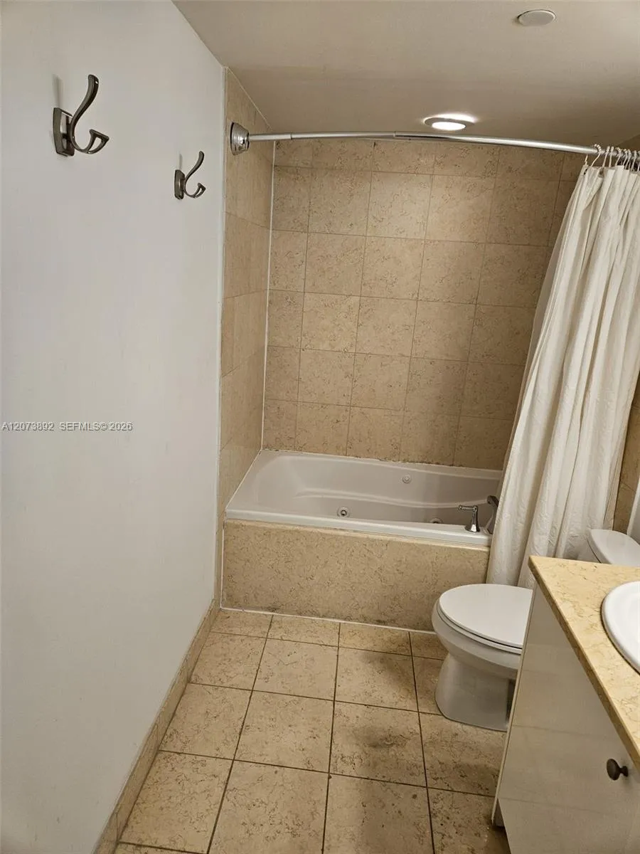 20000 E Country Club Dr #302 Aventura, FL 33180